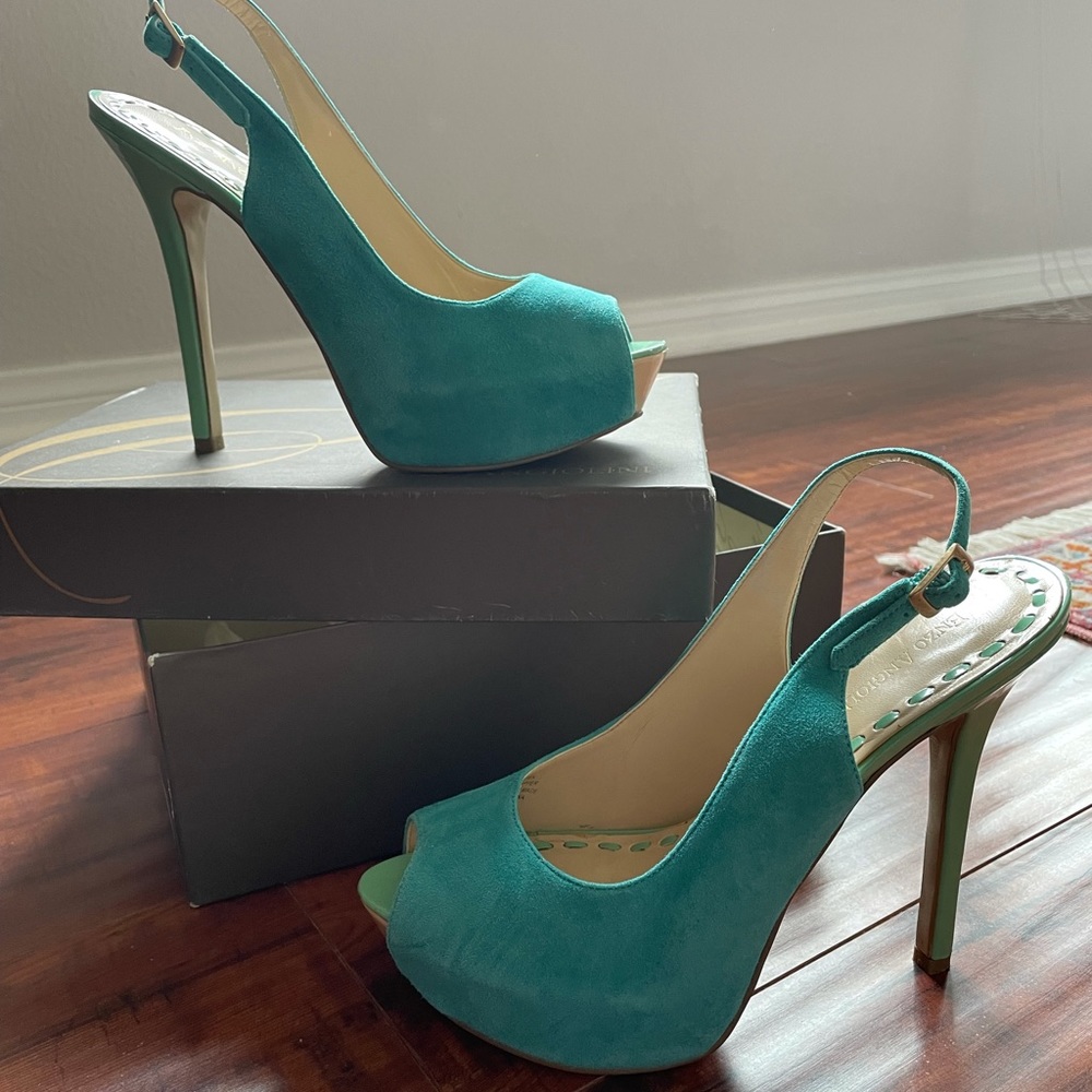 Women’s, teal , suede heels